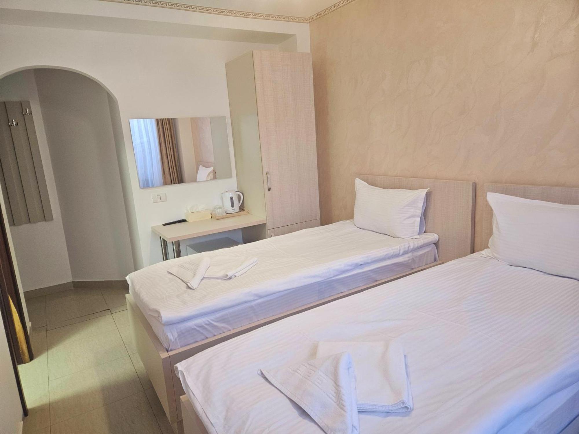 Hotel Marina 2 Bükreş Dış mekan fotoğraf